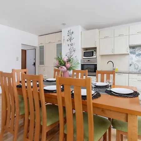 Grota Roweckiego Ruczaj Cracow By Renters Appartement *