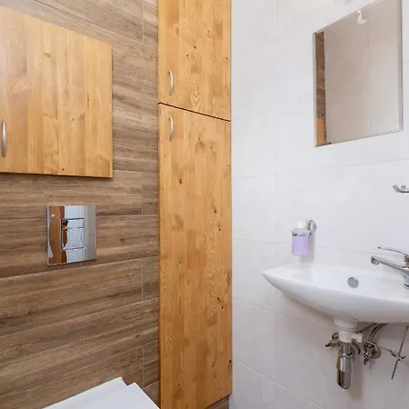 Appartamento Grota Roweckiego Ruczaj Cracow By Renters